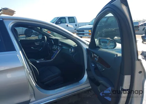 2018 Mercedes-Benz C 300 из США, поврежденный, VIN WDDWF4JB3JR410651